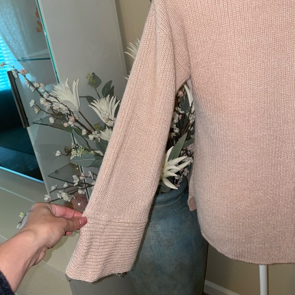 Calvin Klein pink sweater - Picture 4 of 9